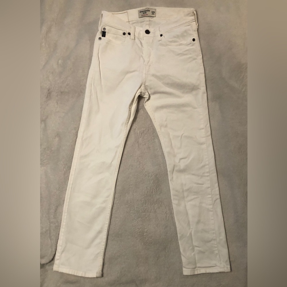 Brand new, bright white Abercrombie skinny jeans